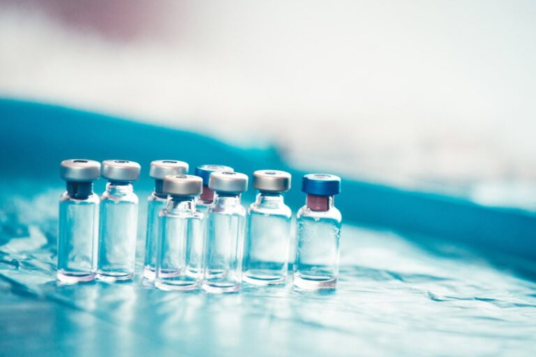 Vaccine cold chain packaging